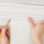 Как правильно клеить потолочный плинтус (галтель) своими руками